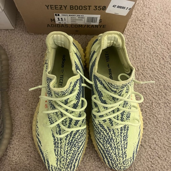 YEEZY SIZE 11.5-13 MENS DON’T BUY NOT $100 - Picture 4 of 8